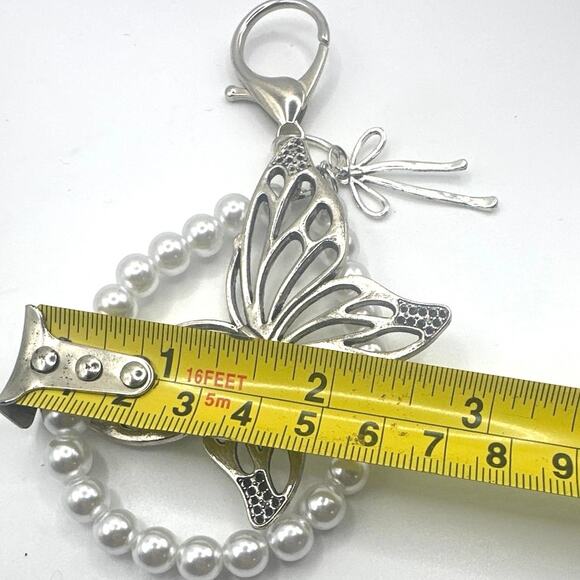 Bag/purse Charm, Butterfly with white faux pearls and bow, silver tone Brand New - Picture 5 of 5
